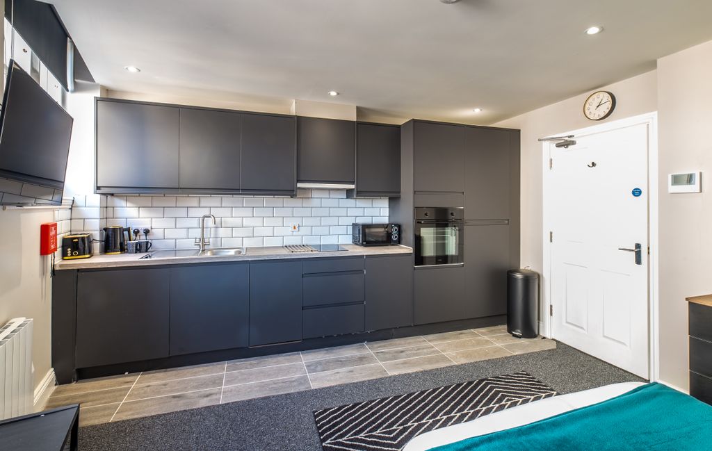 Property photo 2 of 9 Canning Place B207-004