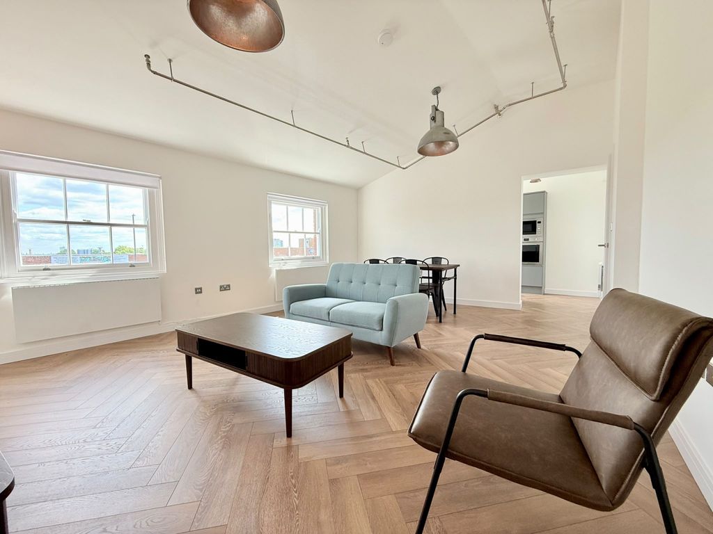 Property photo 3 of 8 Gallery
