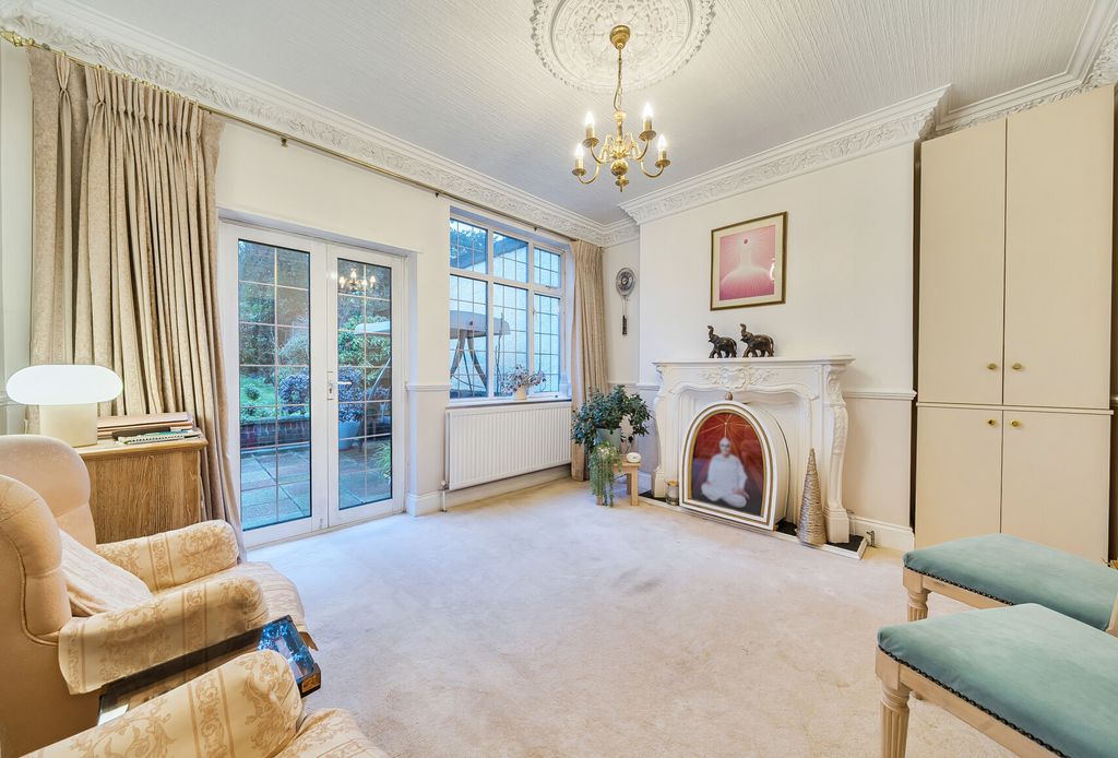 Property photo 3 of 15 1388198-18-6936Fa...