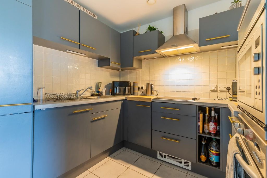 Property photo 2 of 10 7 Hartland House (2 Of 9).Jpg