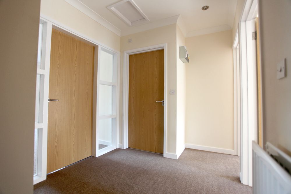 Property photo 3 of 9 2CH - Hallway