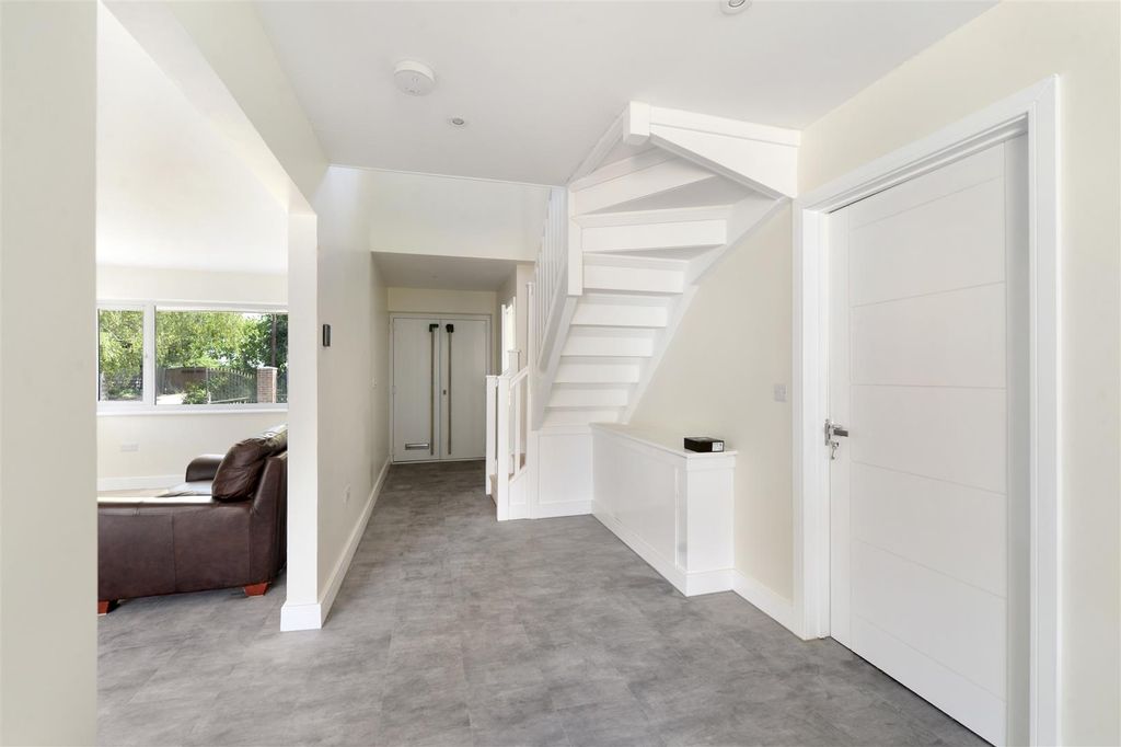 Property photo 3 of 21 09