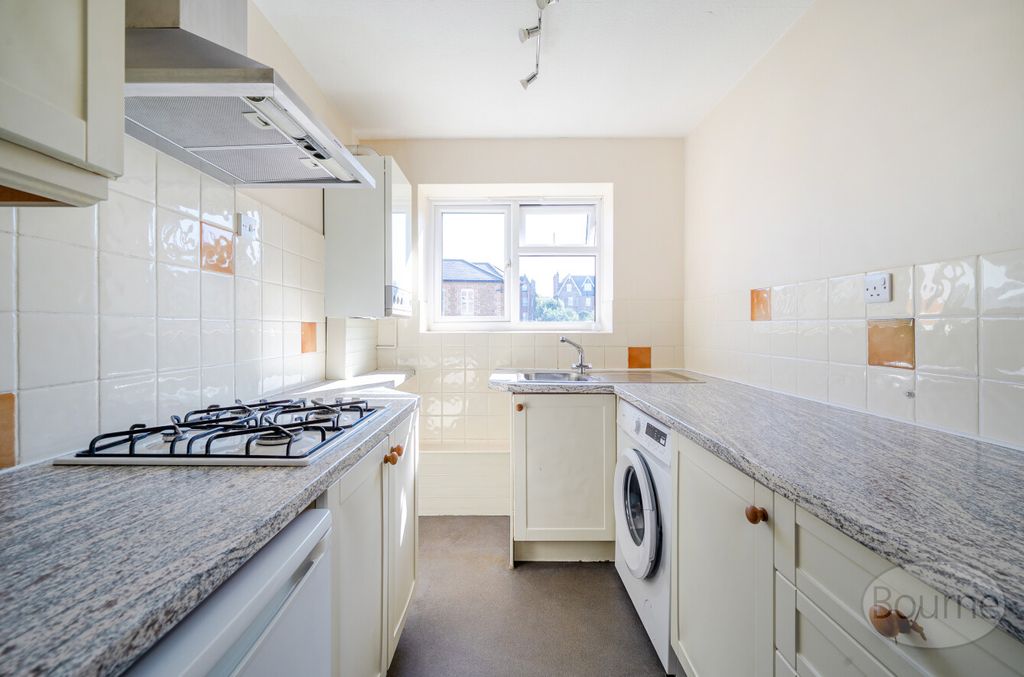 Property photo 2 of 21 d200Daca-B350-49E...