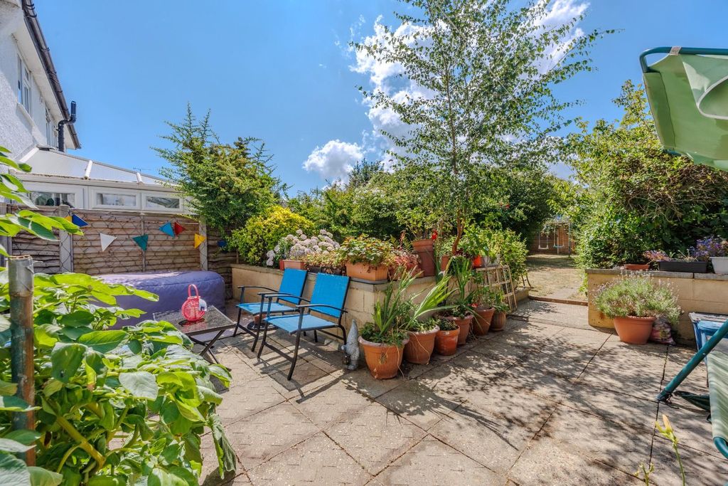 Property photo 2 of 24 Garden