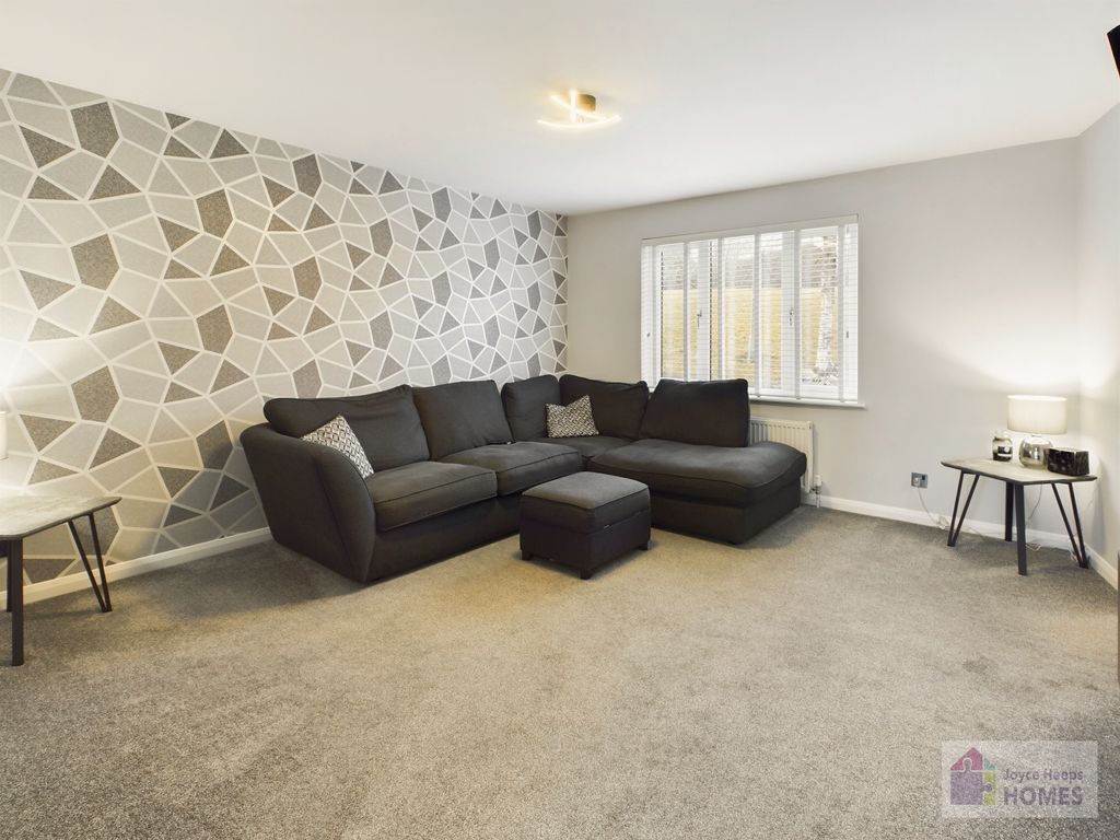 Property photo 2 of 16 Lounge