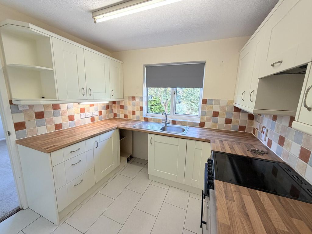 Property photo 2 of 9 Kitchen