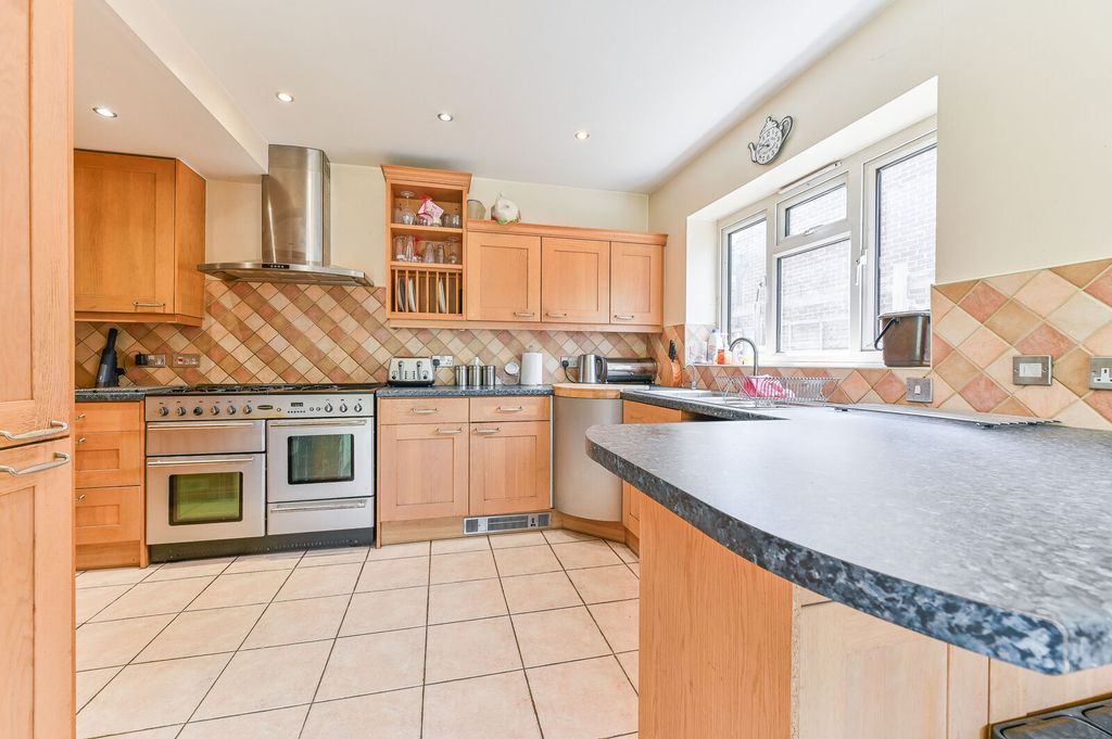 Property photo 3 of 13