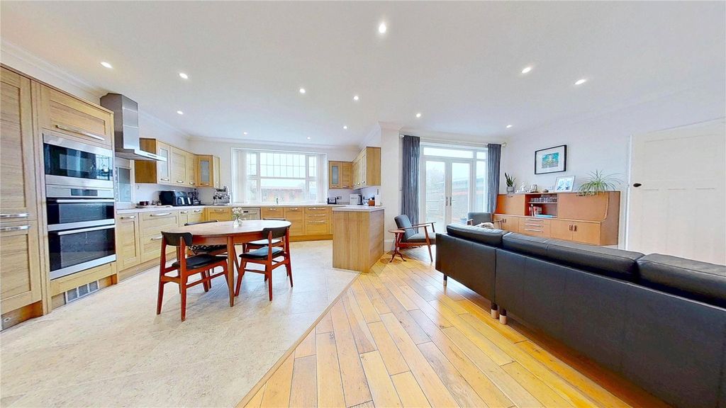 Property photo 3 of 29 Picture No. 26