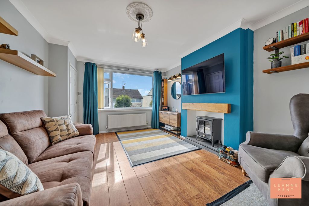 Property photo 2 of 42