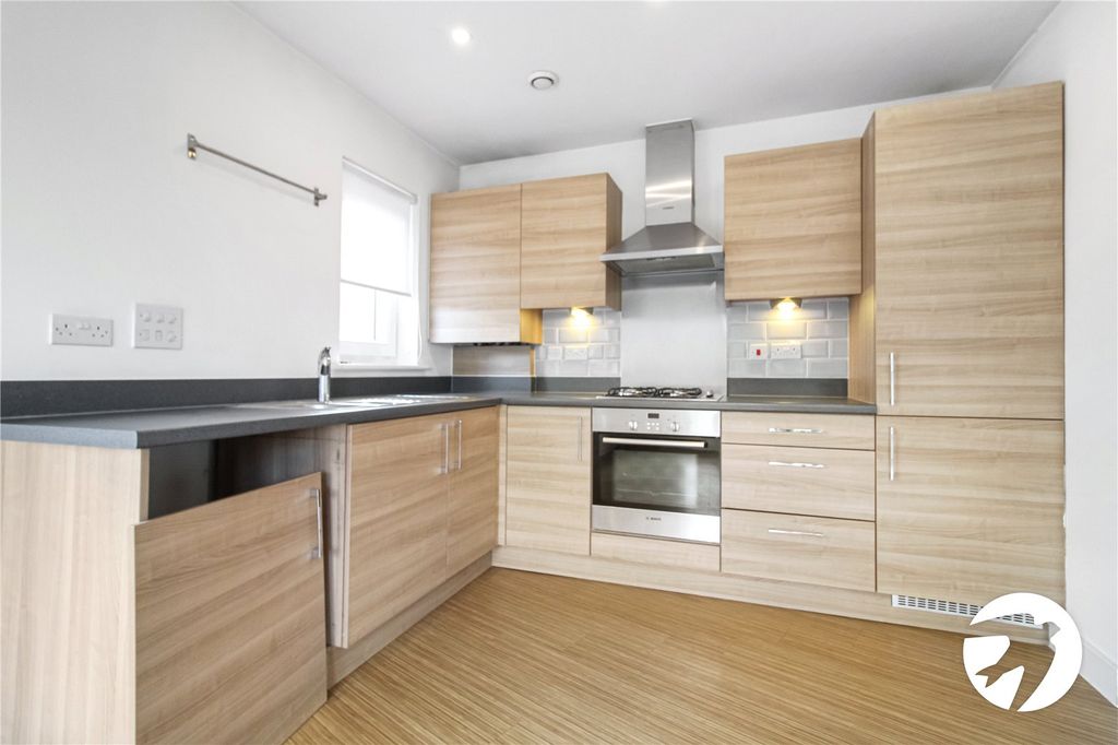 Property photo 3 of 6 Kitchen