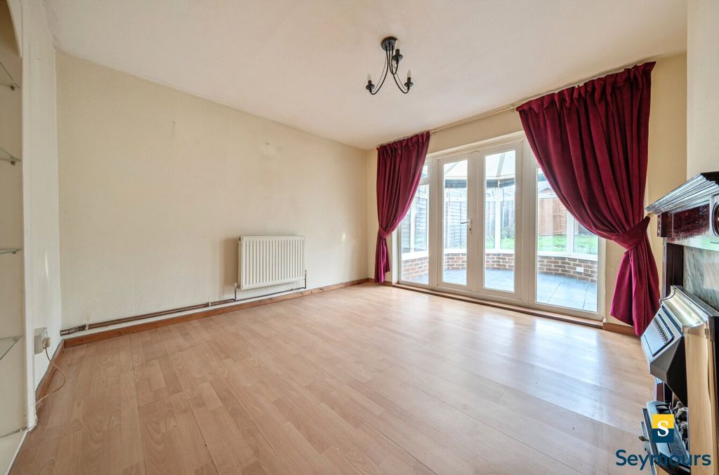 Property photo 2 of 17 Living Room