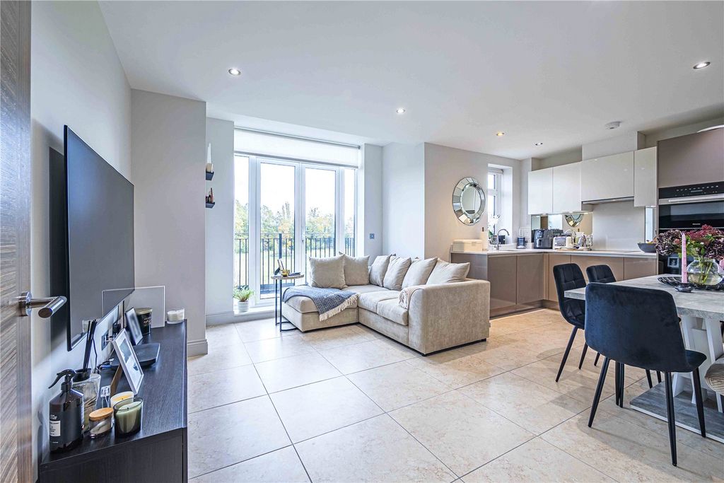 Property photo 2 of 29 Picture No. 12