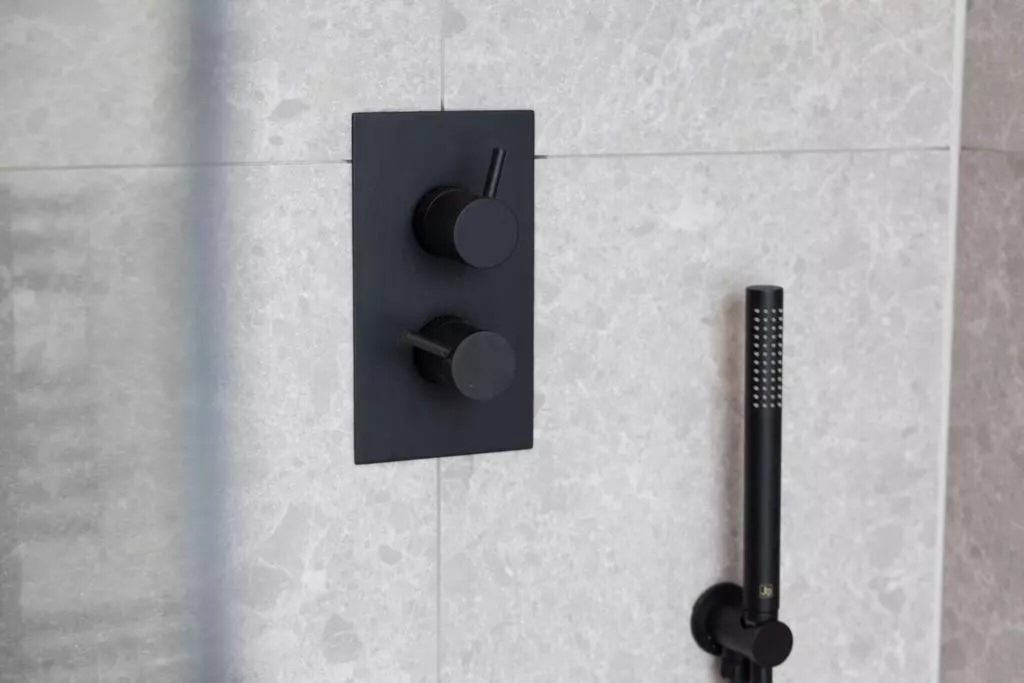 Property photo 3 of 14 Bathroom