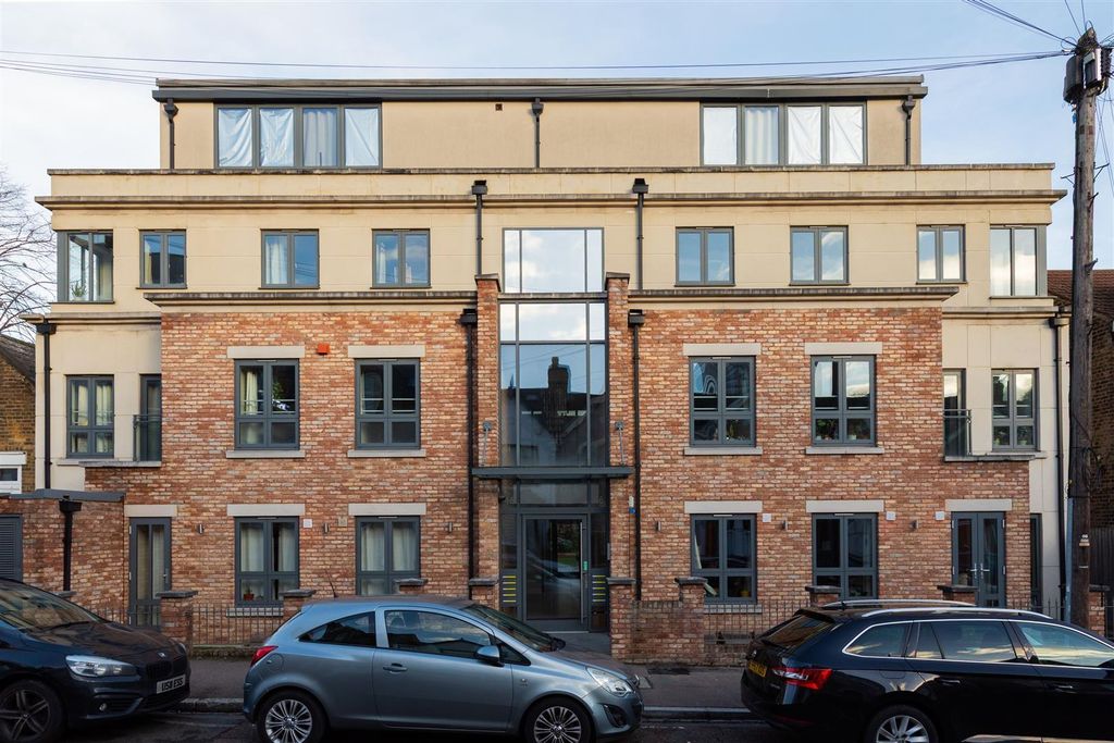 Property photo 1 of 29 Stainfourth Road, E17