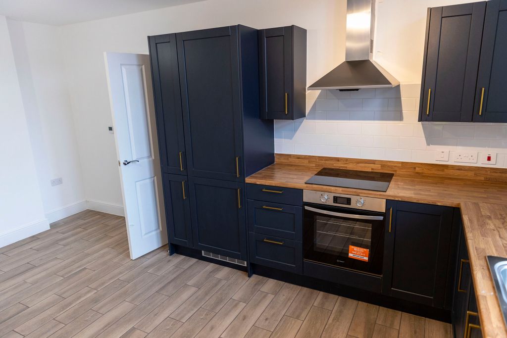 Property photo 3 of 32