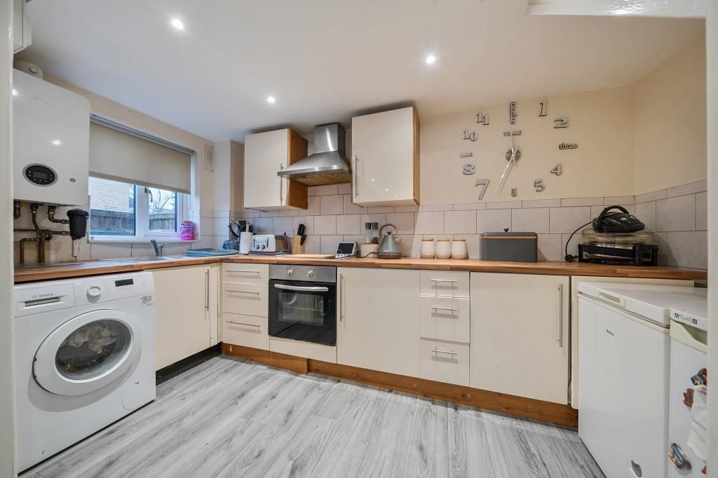 Property photo 3 of 16 Kitchen