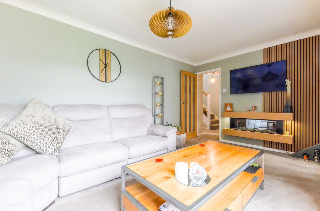 Property photo 3 of 27