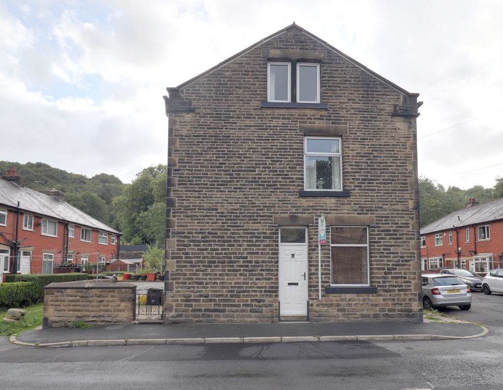 Property photo 1 of 13 8 Hollins Front