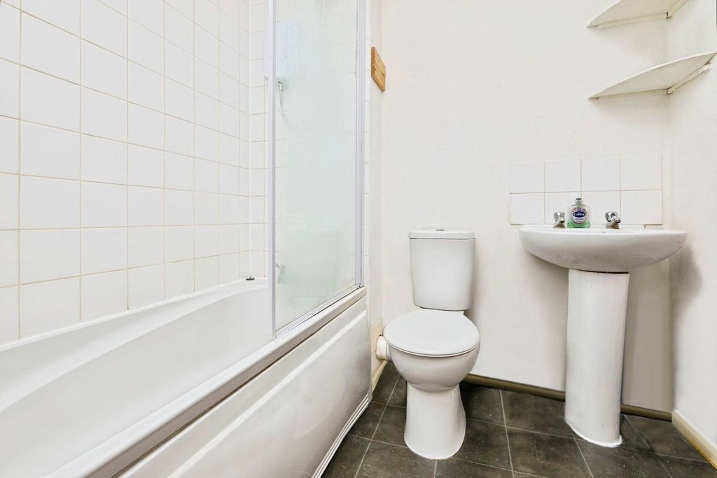 Property photo 3 of 7 Bathroom