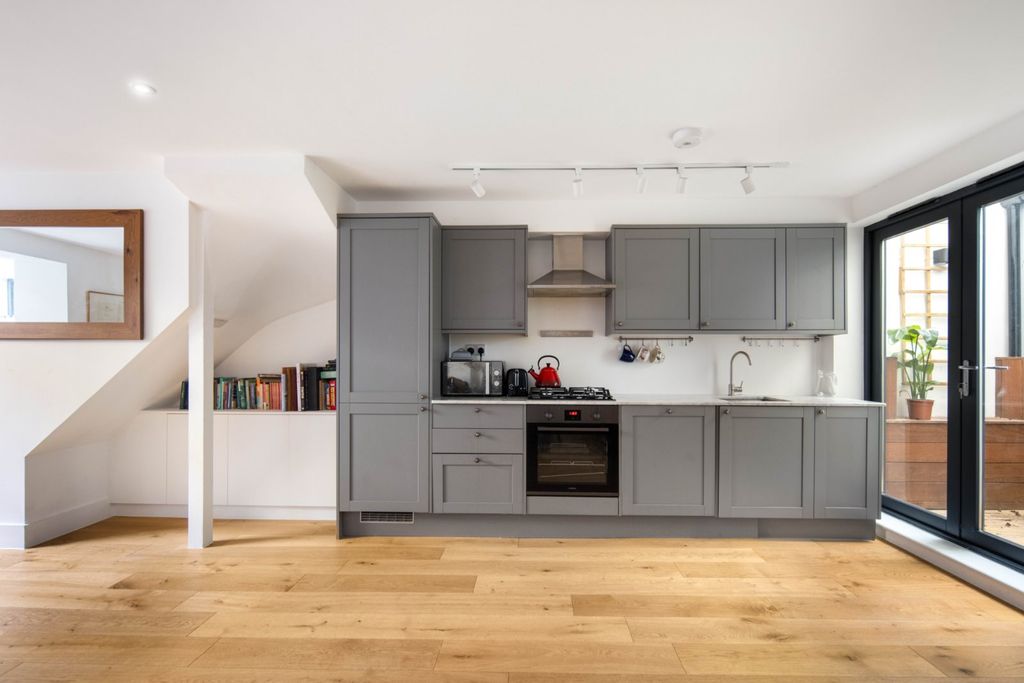 Property photo 2 of 29 Kitchen Reception