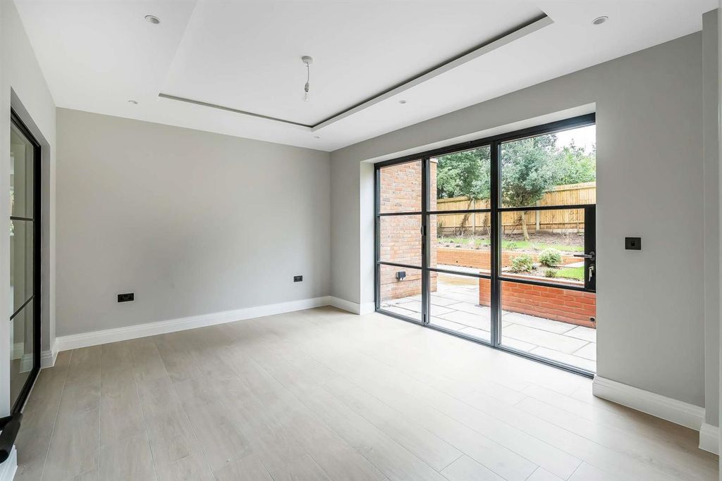 Additional image 31 of 4 bed detached house for saleCross Lanes, Guildford GU1