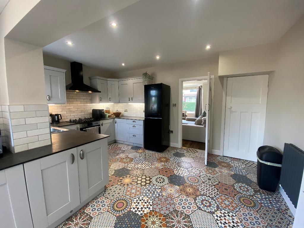 Property photo 3 of 19 Dining Kitchen