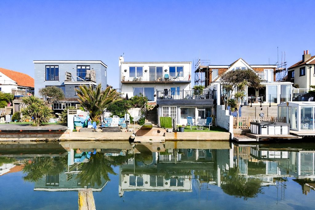 Property photo 1 of 25