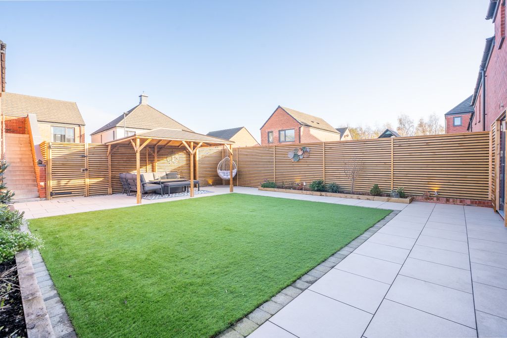 Property photo 3 of 35 22Haighmoorway35