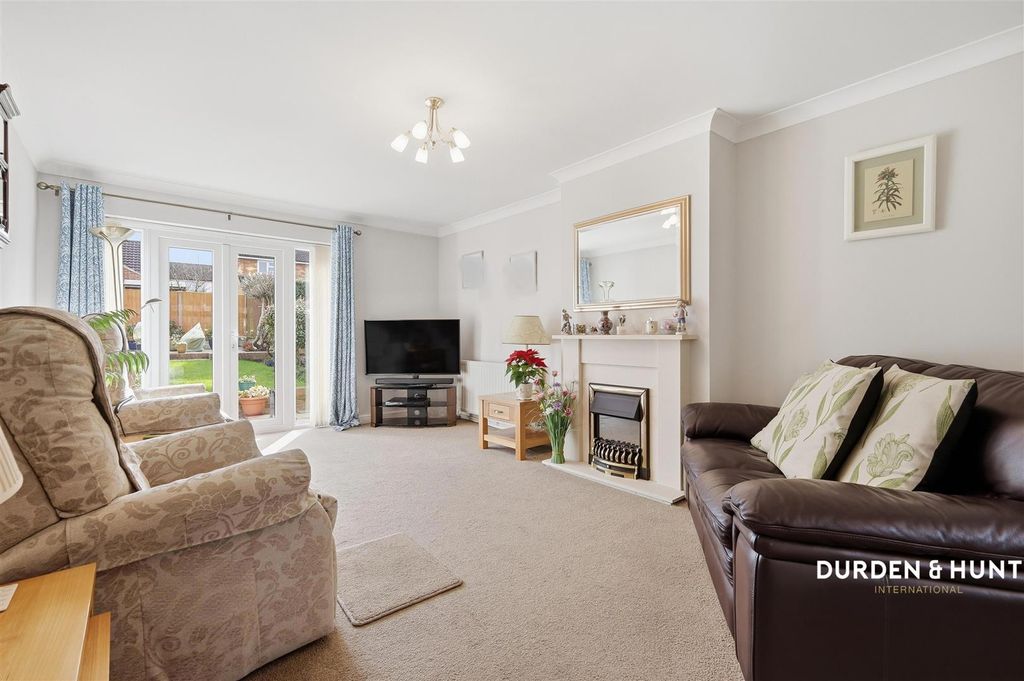 Property photo 2 of 16 Knights Walk