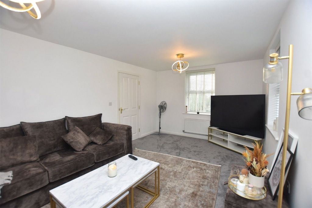 Property photo 2 of 10 Lounge