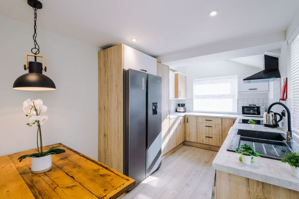 Property photo 3 of 22 4 Milking Stile Lane Lancaster