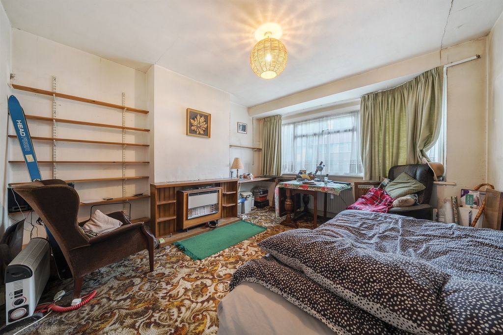 Property photo 3 of 9