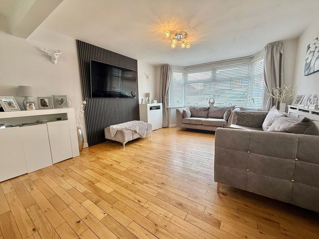 Property photo 3 of 28