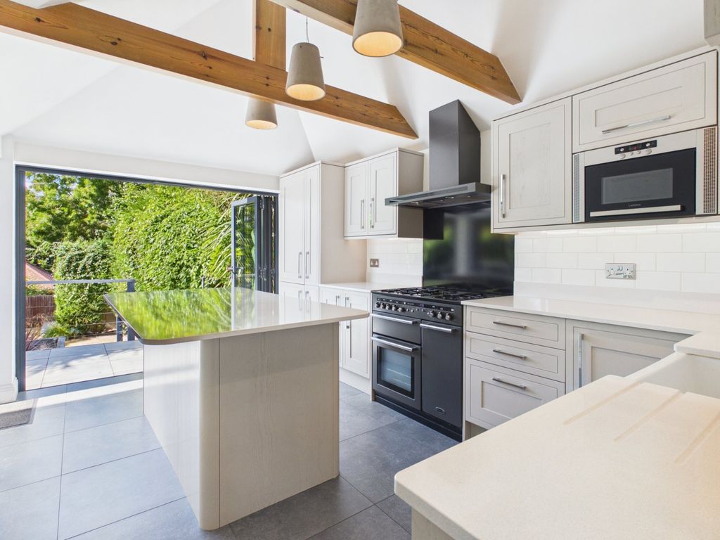 Property photo 3 of 23 Kitchen