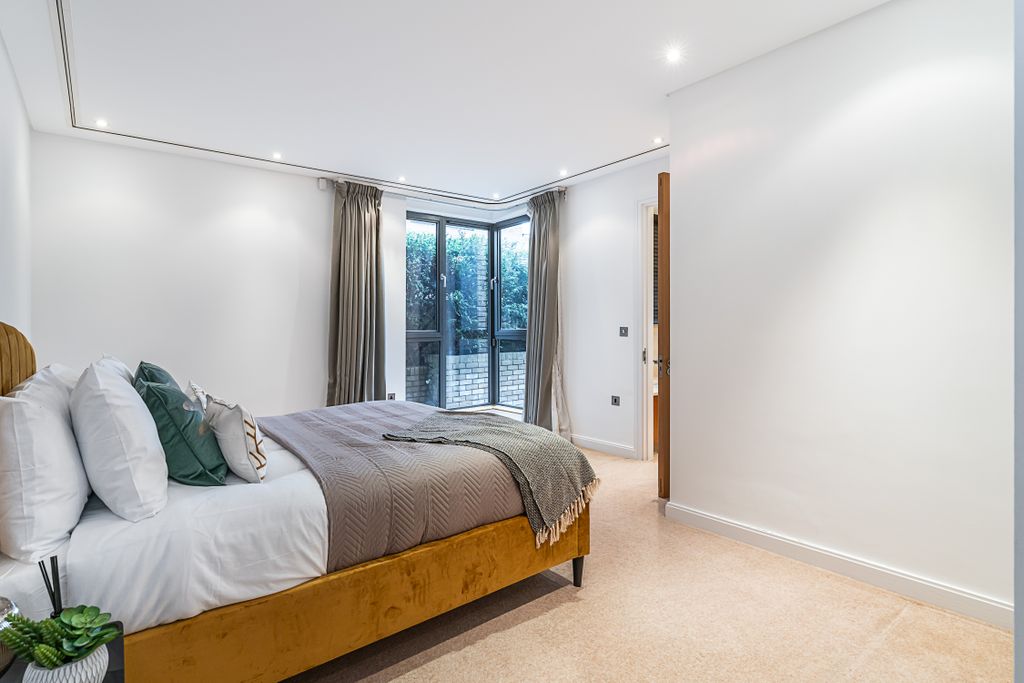 Property photo 2 of 10 4