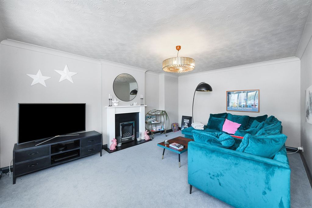Additional image 8 of 5 bed detached house to rentMelton Gardens NG12