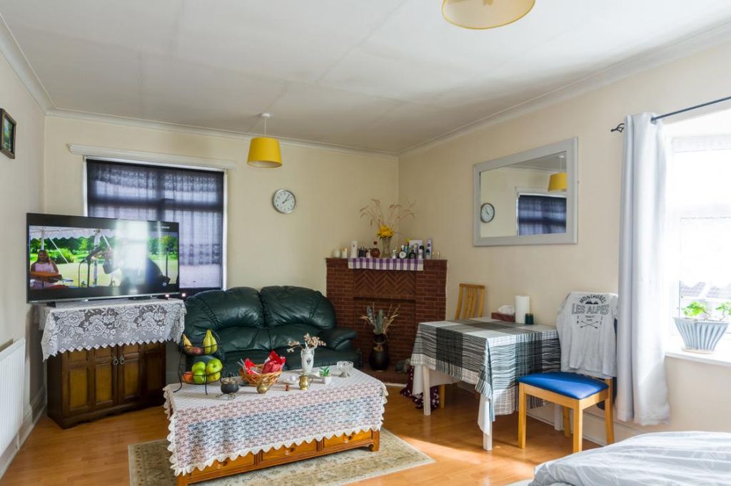 Property photo 2 of 20