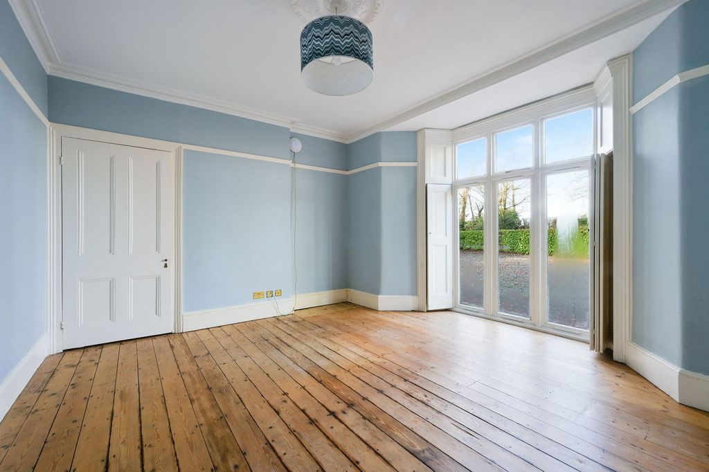 Property photo 3 of 34