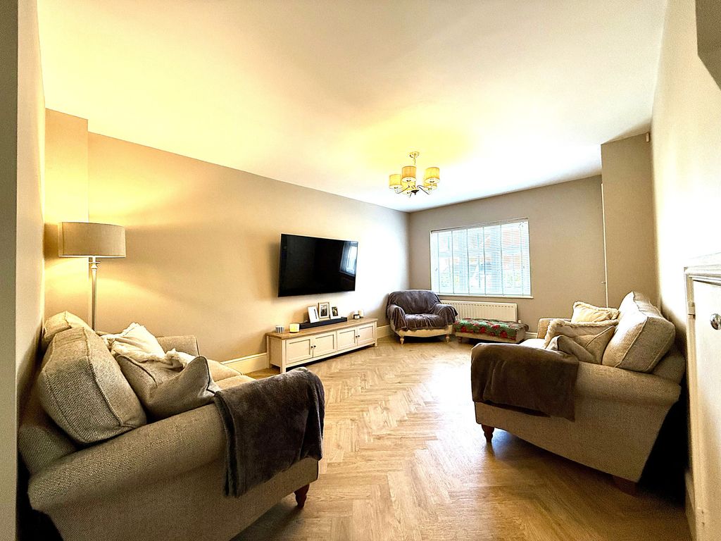 Property photo 2 of 27