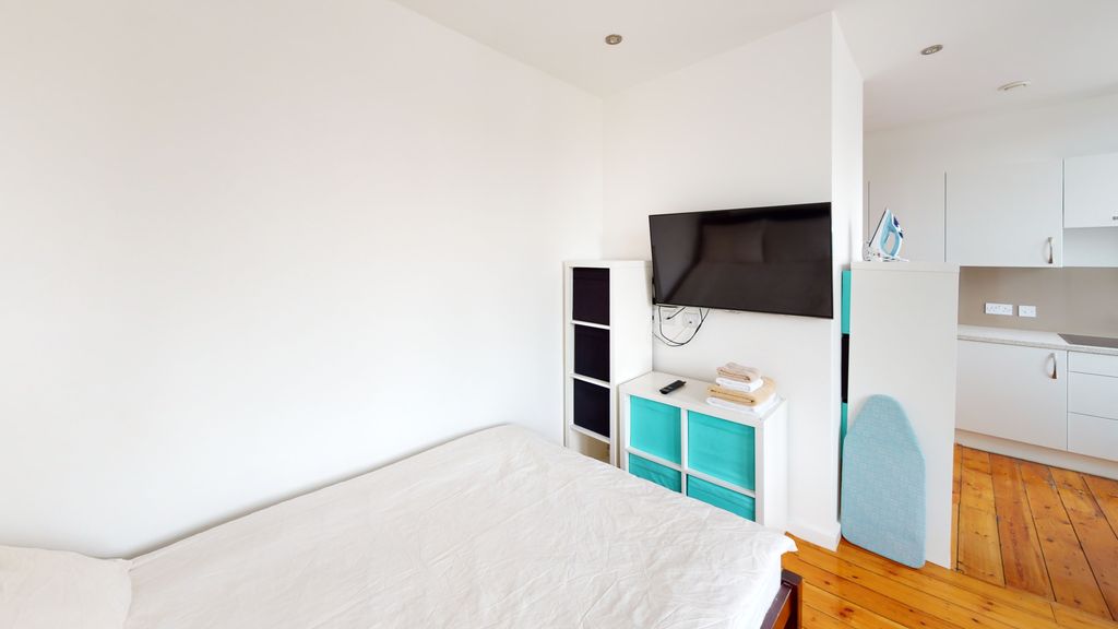 Property photo 1 of 3 Studio Room