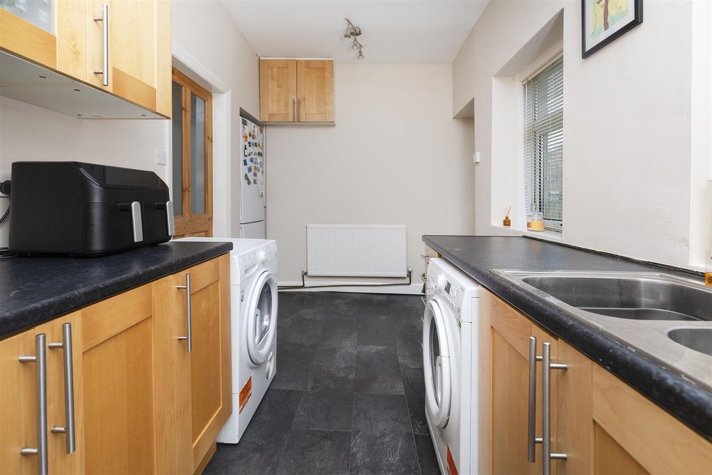 Property photo 2 of 19 Dining Kitchen