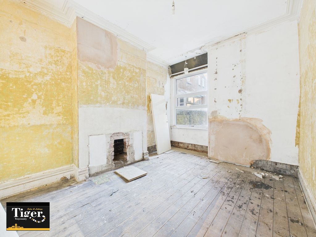 Property photo 3 of 16 Cam03440G0-Pr0297-Still001