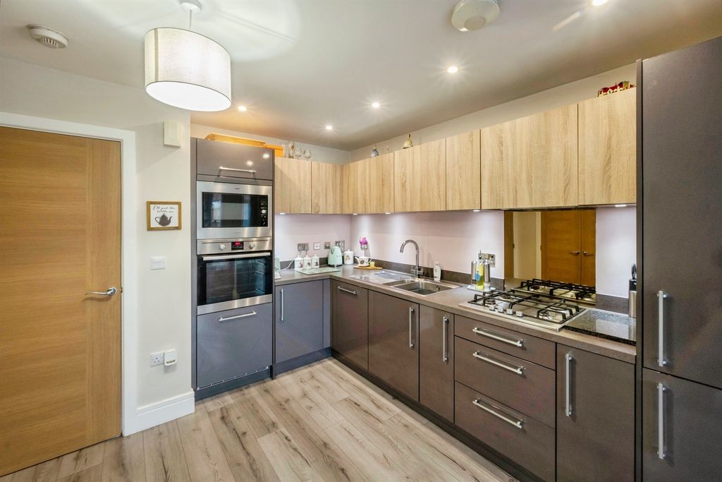 Property photo 3 of 15