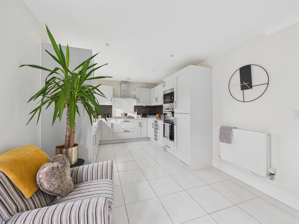 Property photo 3 of 25 Cam03972G0-Pr0253-Still002.Jpg