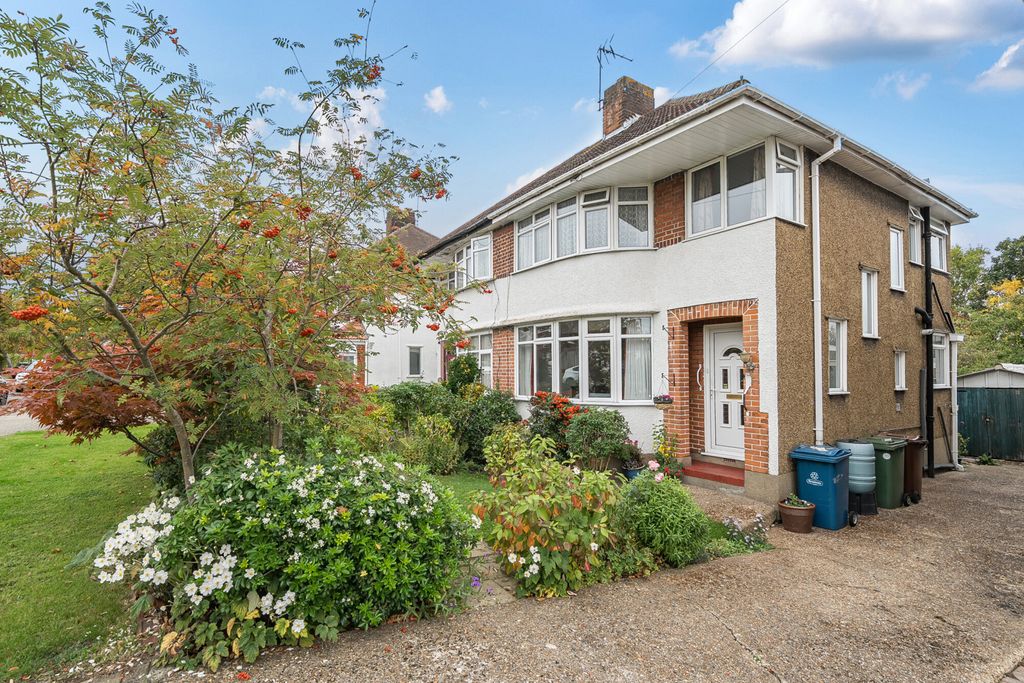 Property photo 1 of 19 1365527-18-68ee4c...