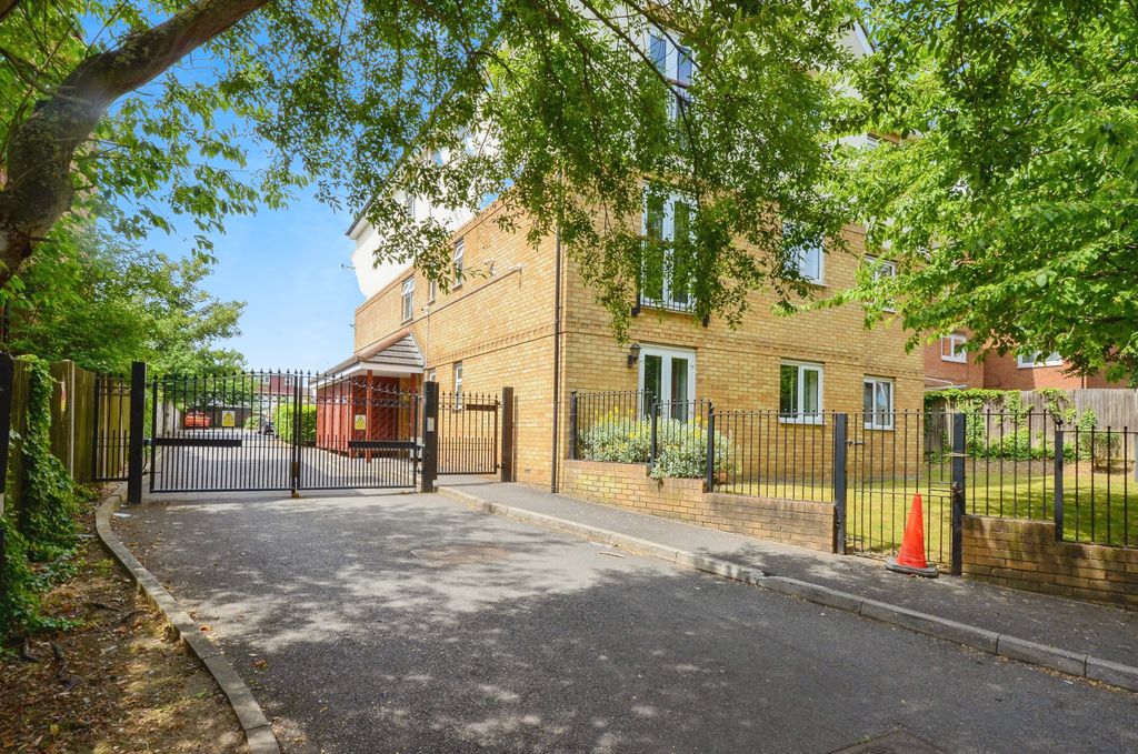 Property photo 1 of 18