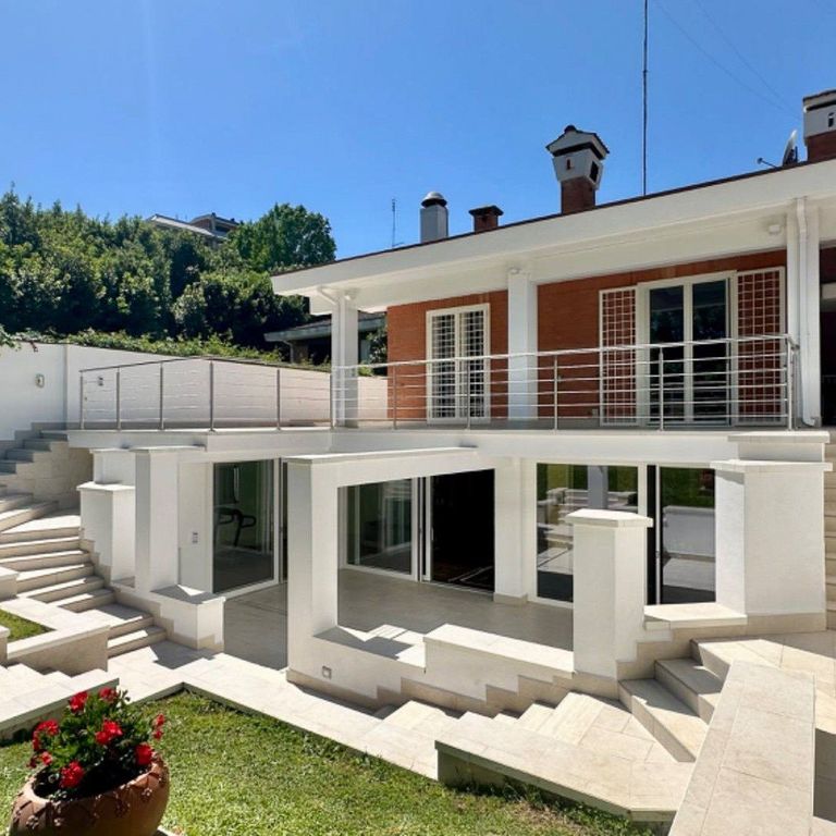Property photo 1 of 25 Prestigious Detached Villa In Rome, Lazio