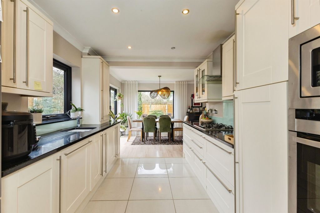 Property photo 2 of 32