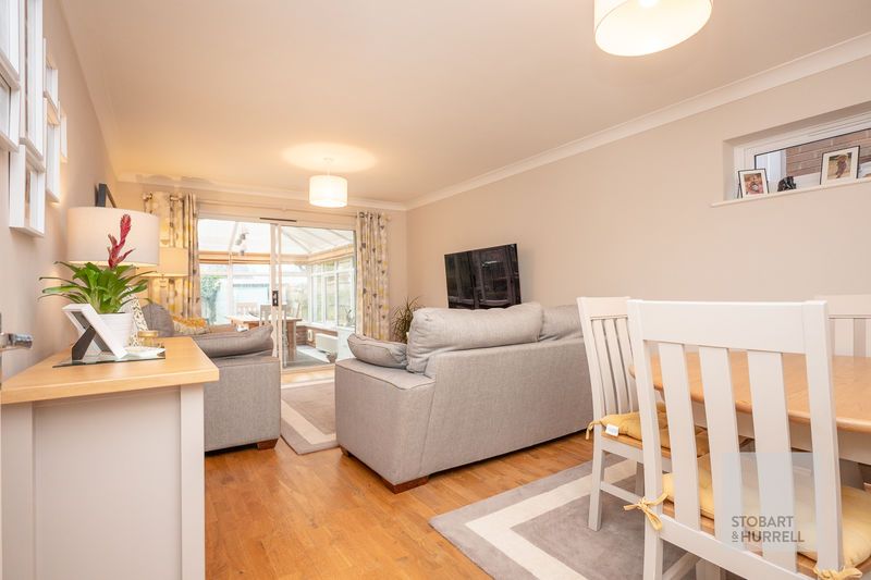 Property photo 3 of 21 Lounge