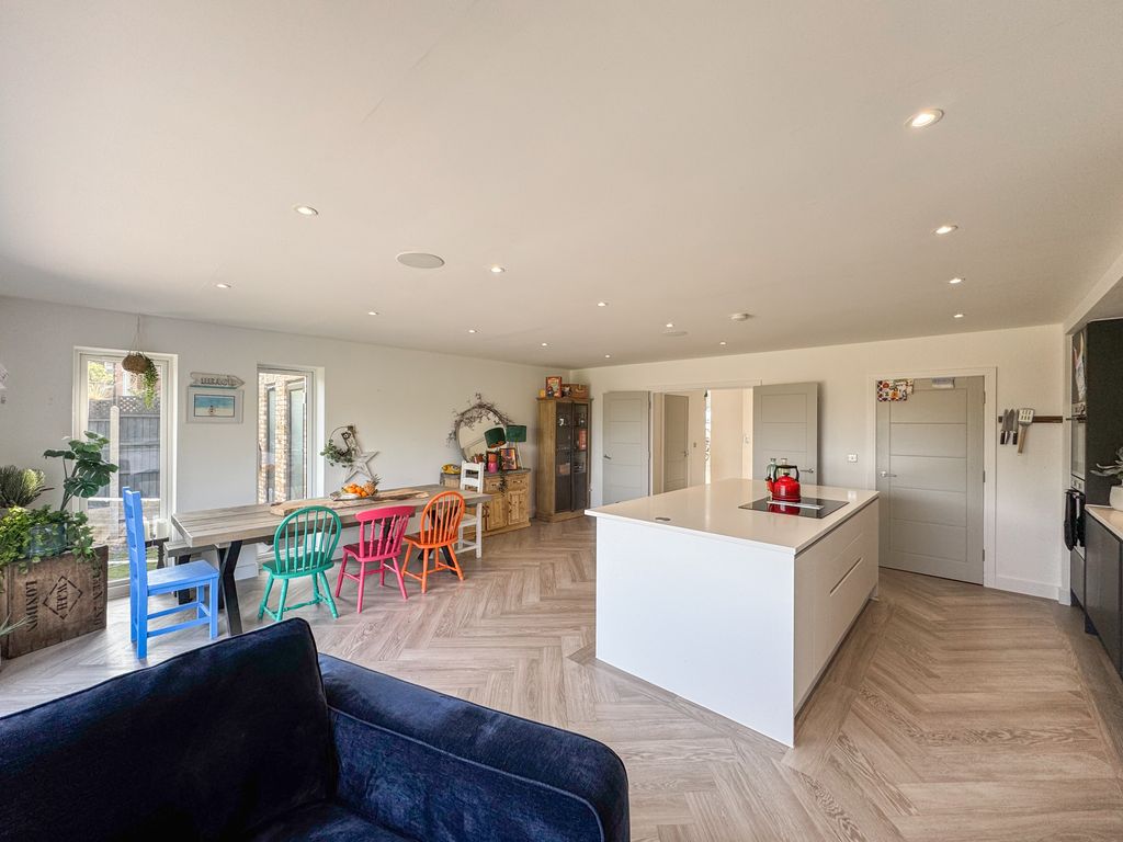 Property photo 3 of 41 Img_3196